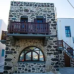 Plousiadi΄s Stone House Апартаменты *