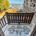 Plousiadi΄s Stone House