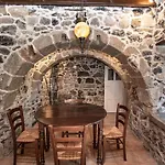 Plousiadi΄s Stone House *