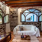 Апартаменты Plousiadi΄s Stone House