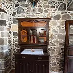 Plousiadi΄s Stone House *