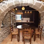 Plousiadi΄s Stone House * Paloi
