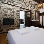Апартаменты Plousiadi΄s Stone House Paloi