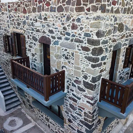 Plousiadi΄s Stone House *