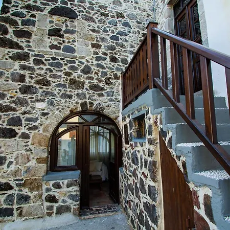 Plousiadi΄s Stone House *