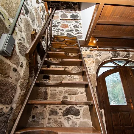 Plousiadi΄s Stone House * Skála