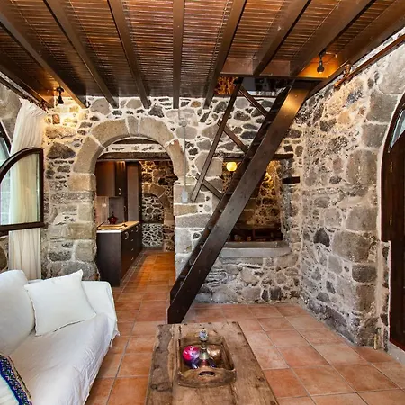 Plousiadi΄s Stone House *