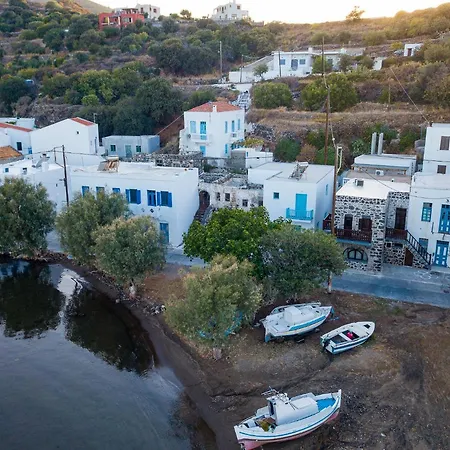 Plousiadi΄s Stone House Skála