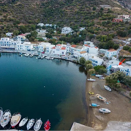 Plousiadi΄s Stone House * Skála