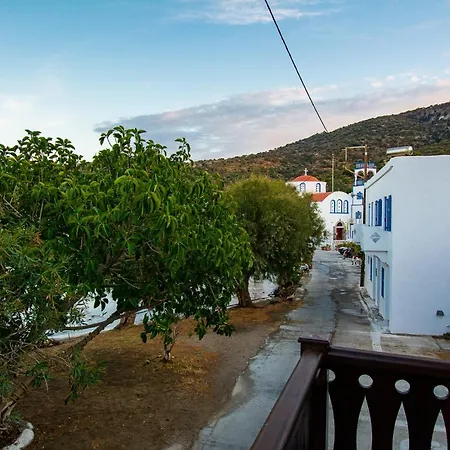 Plousiadi΄s Stone House *