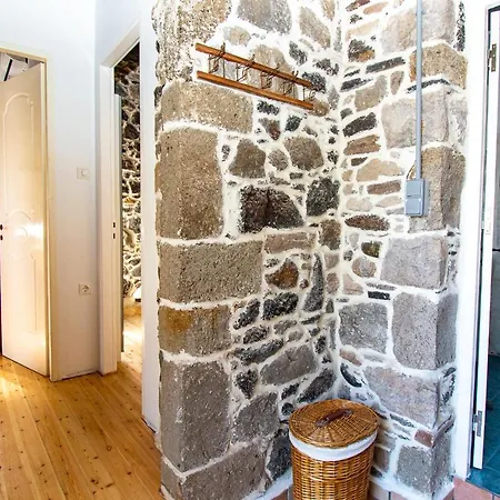 Plousiadi΄s Stone House Apartamento