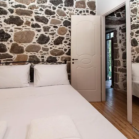 Plousiadi΄s Stone House Apartamento *
