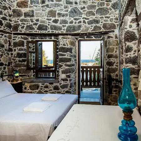 Plousiadi΄s Stone House *